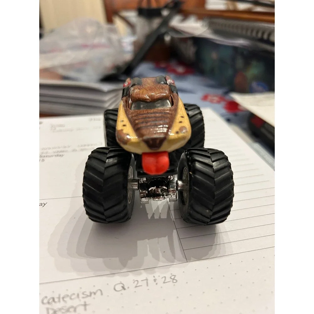 Hot Wheels Monster Jam Monster Mutt 2010 Freestyle Champion Diecast Truck 1:64